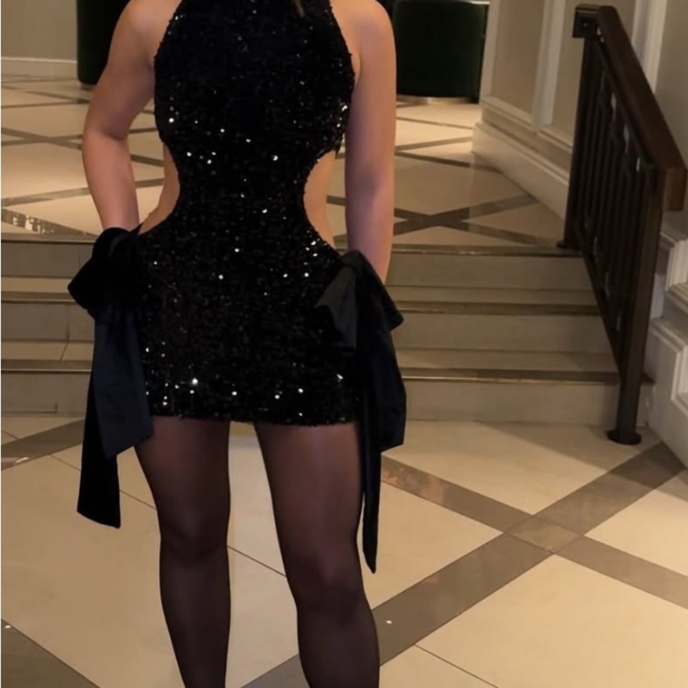 NOEL Sequin Dress (BLACK)
X-Large (14)